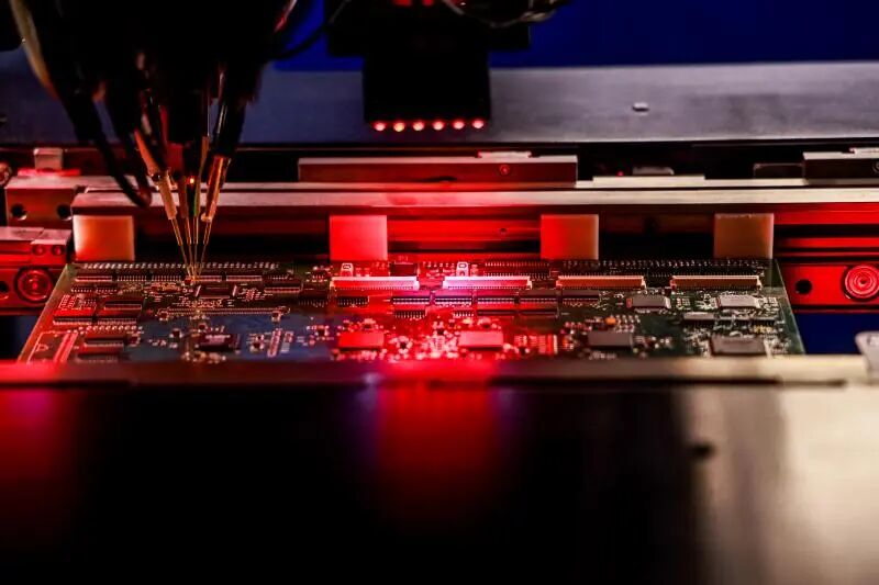 别再只盯着AI和机器人了，这条暗线才决定未来